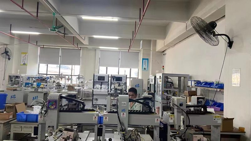 焊接机器人：跨越行业界限的自动化利器